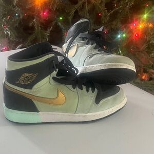 Jordan Kids Sneakers in Mint and Gold